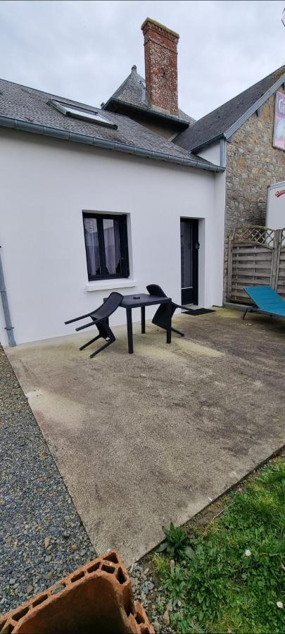gites de l'archange Courtils Extérieur photo